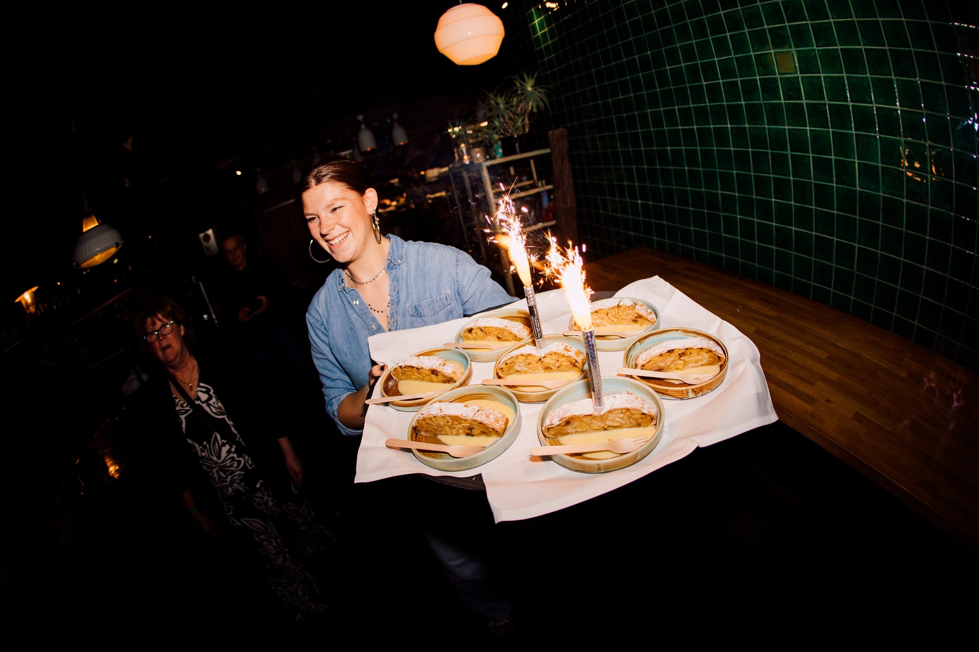 Appelstrudel met sterretjes als dessert bij een kerstdiner bij Brasserie Buitenhuis